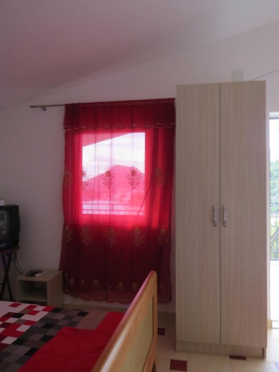Apartments Volaric Sutomore Bagian luar foto